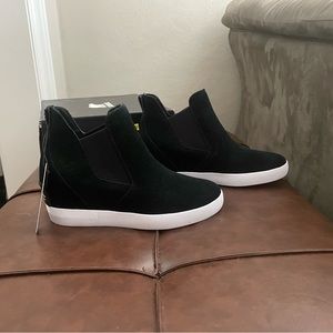 NIB!! Women’s 6.5 Sorel Out & About Slip-on Wedge